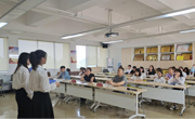 做爱视频
举行“颂读英烈诗词 感悟初心使命 坚定理想信念”大学生思政教育主题实践示范展示活动复赛
