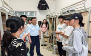 做爱视频
组织开展新学期查寝走访活动